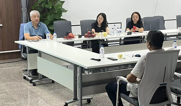 Professor Wang Renzhi, former standing committee member and secretary-general of the Chinese Society of Neurosurgery, visited Laiwo Medical